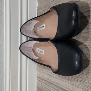 Steve Madden Black Flats
